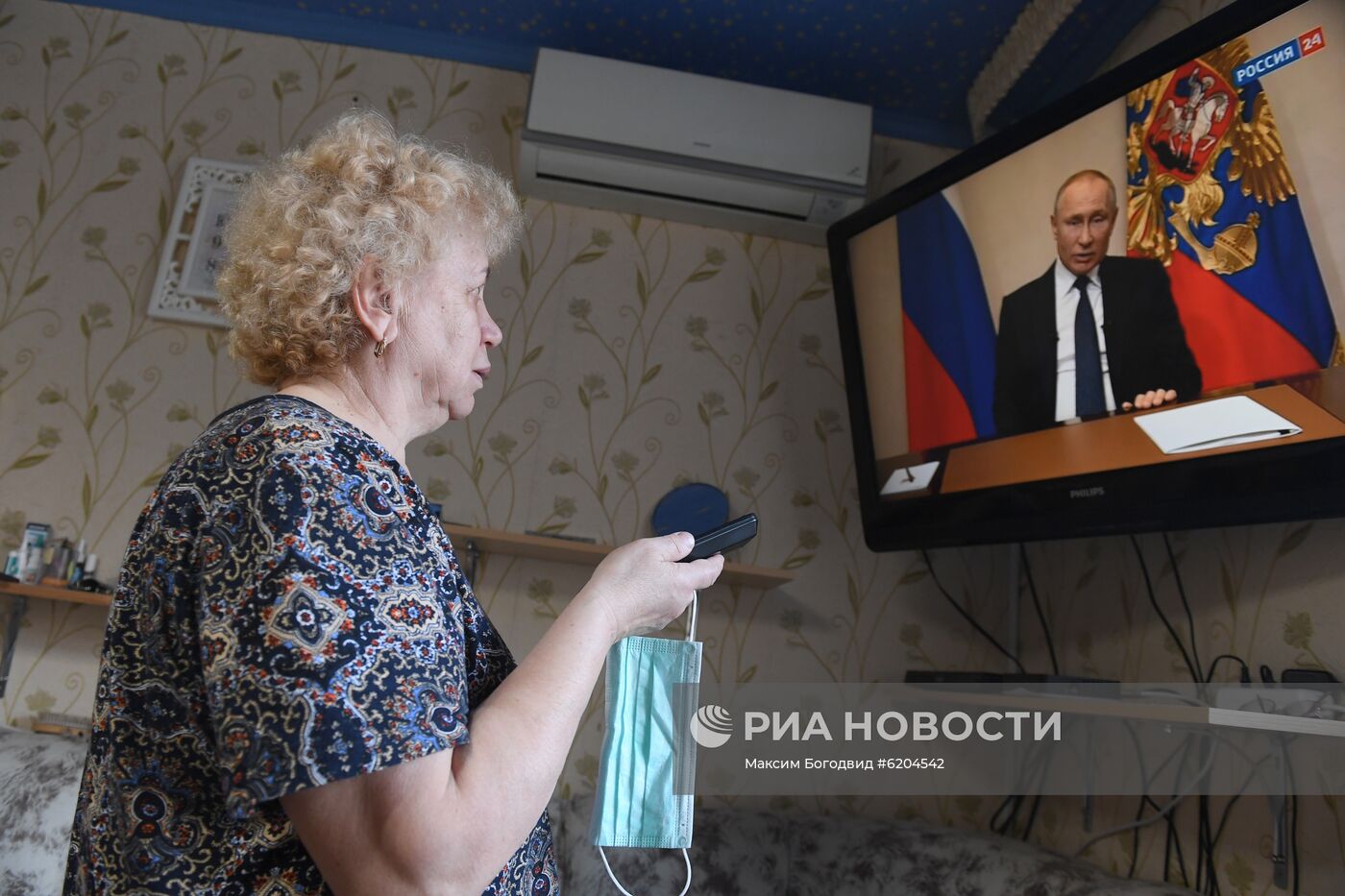Трансляция обращения президента России В. Путина к гражданам из-за ситуации с коронавирусом