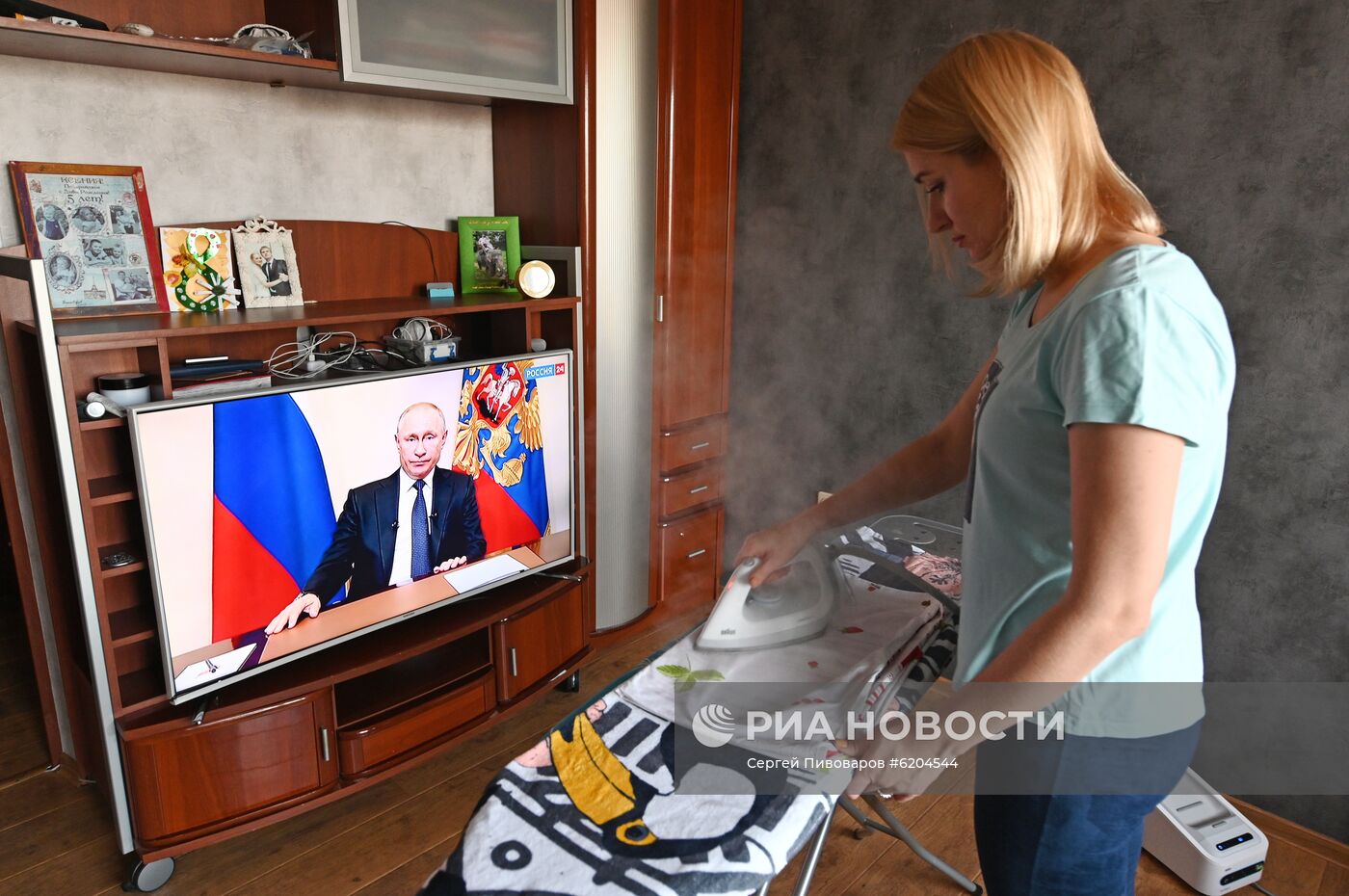 Трансляция обращения президента России В. Путина к гражданам из-за ситуации с коронавирусом