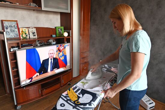 Трансляция обращения президента России В. Путина к гражданам из-за ситуации с коронавирусом