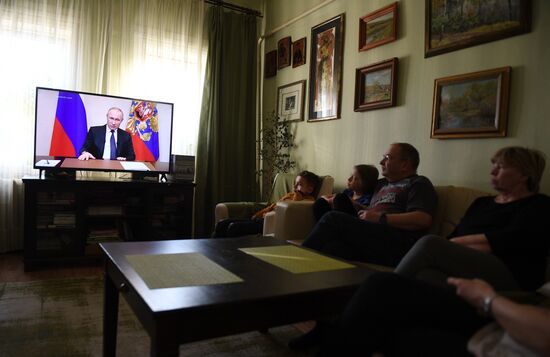 Трансляция обращения президента России В. Путина к гражданам из-за ситуации с коронавирусом