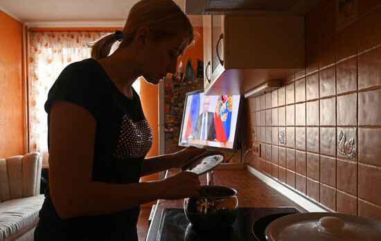 Трансляция обращения президента России В. Путина к гражданам из-за ситуации с коронавирусом