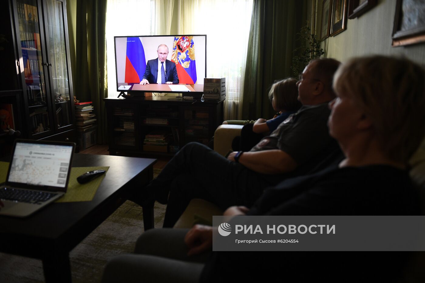 Трансляция обращения президента России В. Путина к гражданам из-за ситуации с коронавирусом