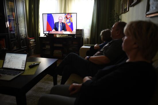 Трансляция обращения президента России В. Путина к гражданам из-за ситуации с коронавирусом