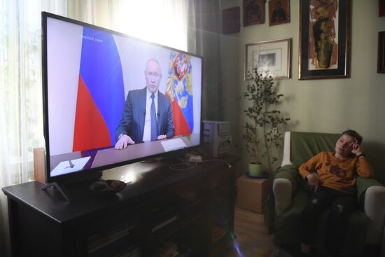 Трансляция обращения президента России В. Путина к гражданам из-за ситуации с коронавирусом