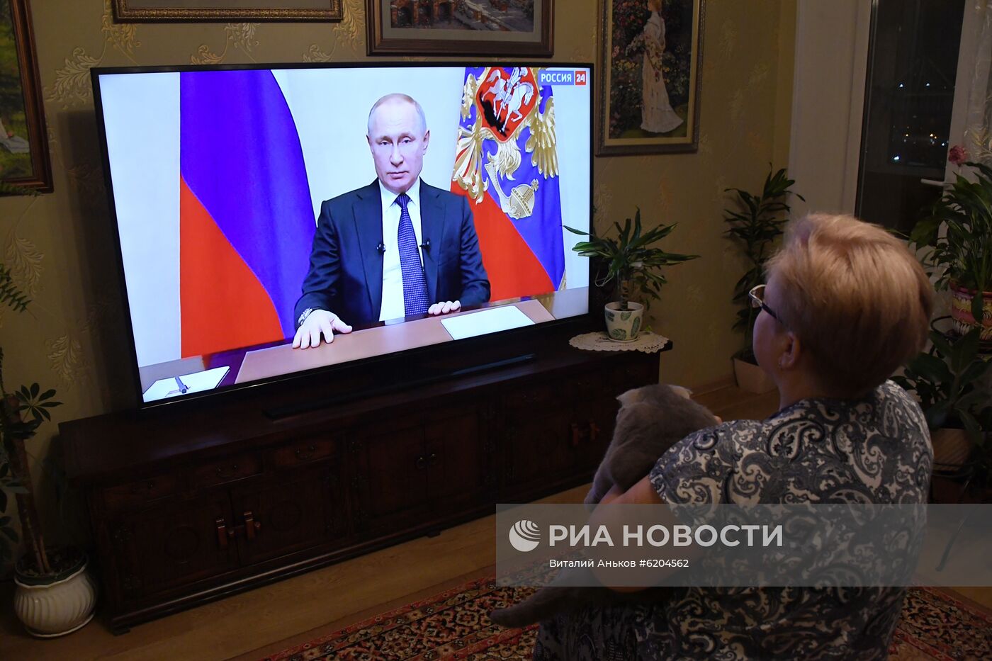 Трансляция обращения президента России В. Путина к гражданам из-за ситуации с коронавирусом
