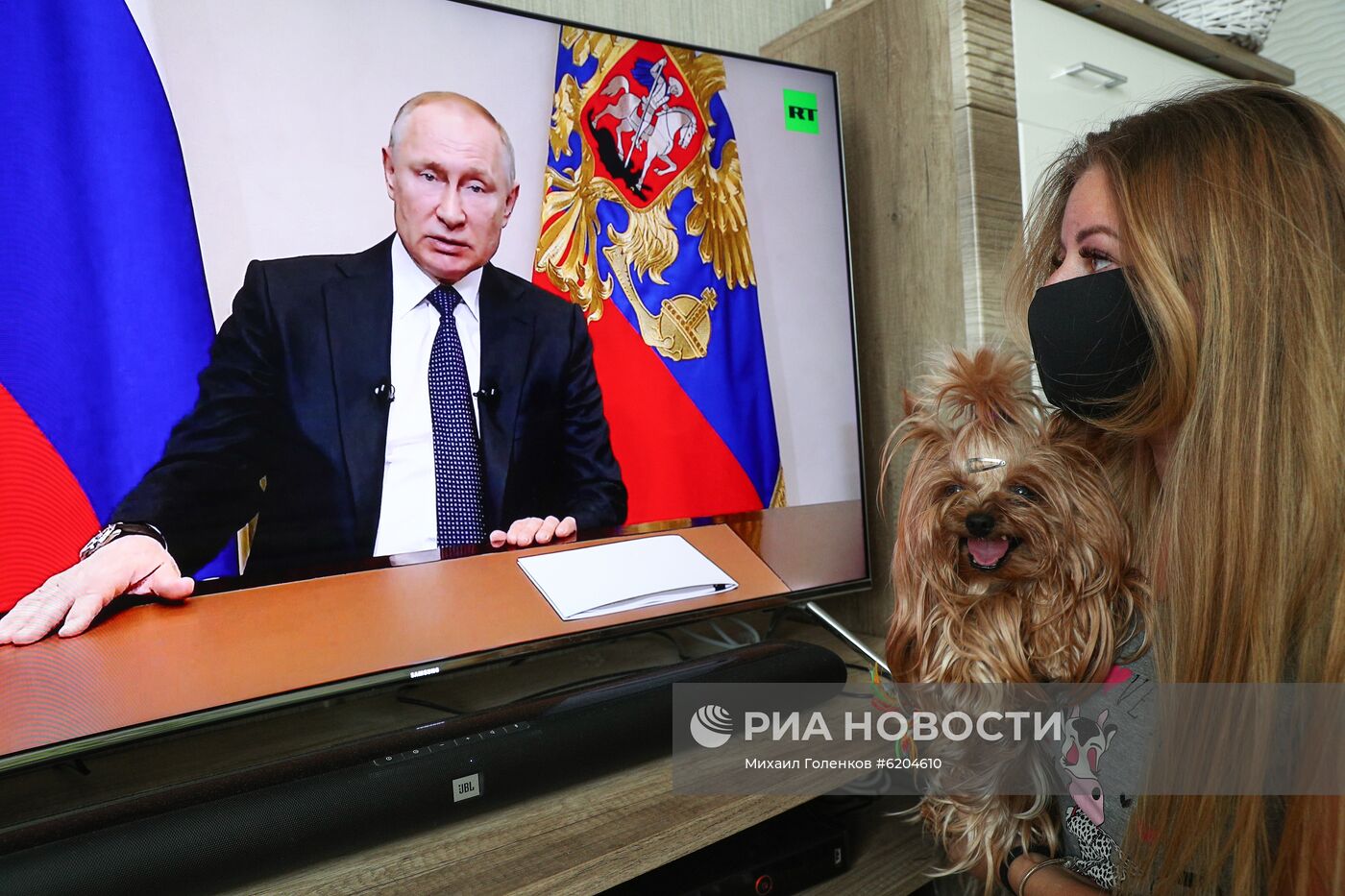 Трансляция обращения президента России В. Путина к гражданам из-за ситуации с коронавирусом