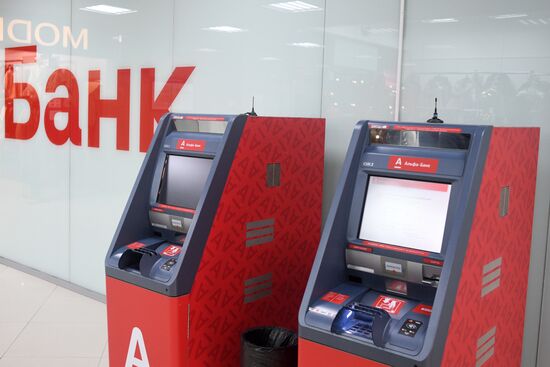 ЦБ рекомендовал ограничить выдачу денег через банкоматы