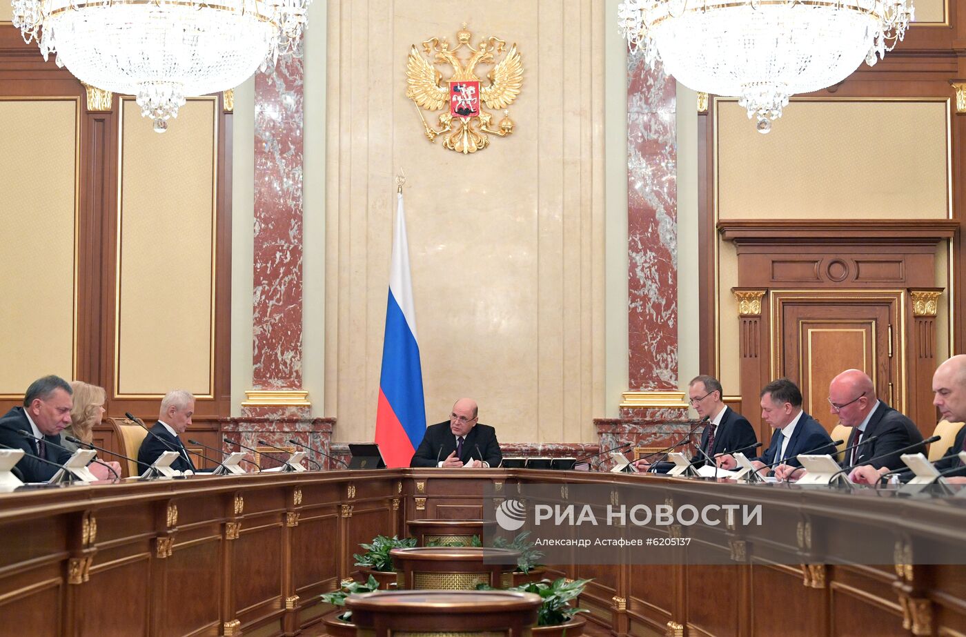 Премьер-министр РФ М. Мишустин провел заседание правительства РФ
