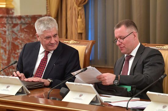 Премьер-министр РФ М. Мишустин провел заседание правительства РФ