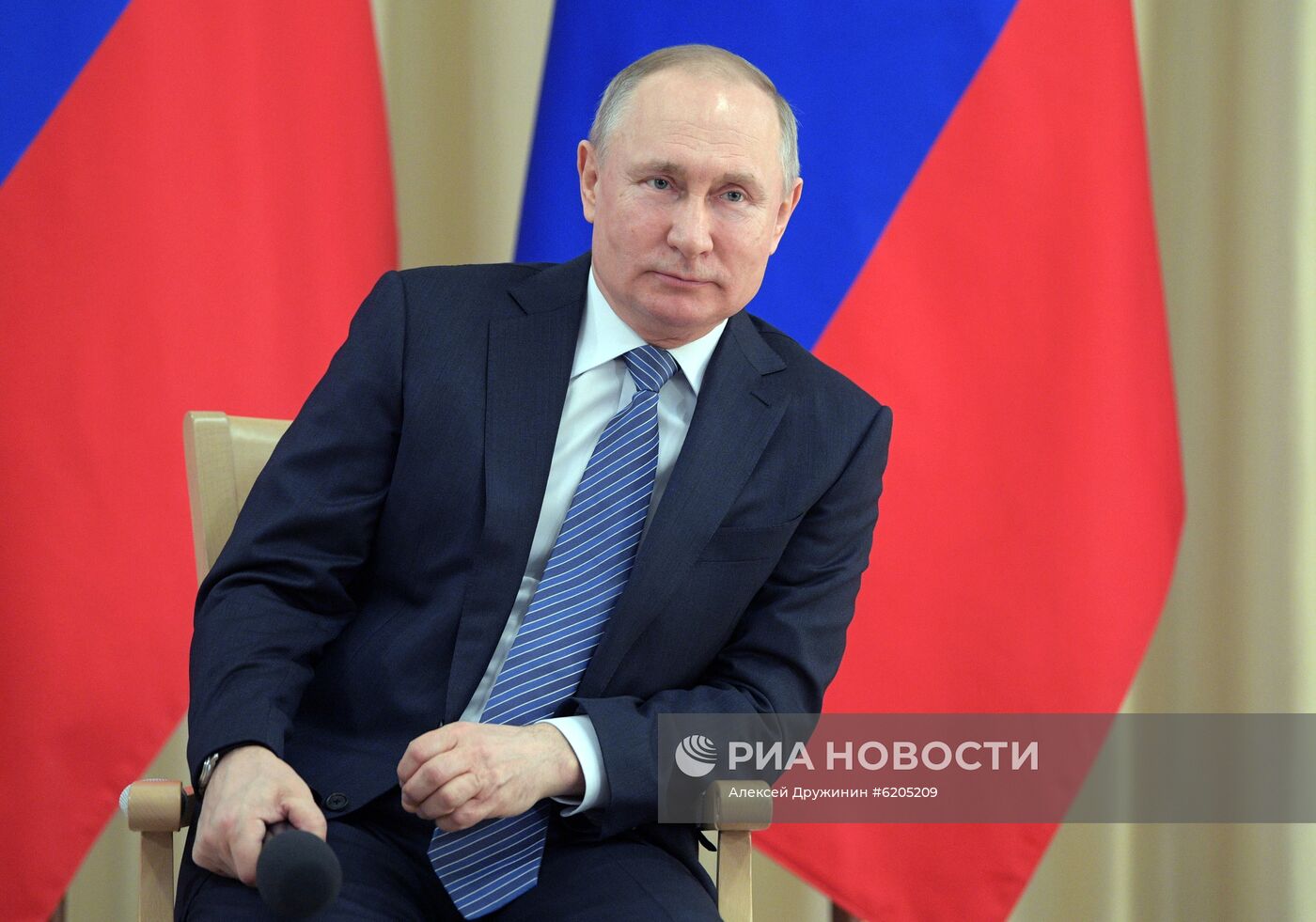 Президент РФ В. Путин провел встречу с представителями предпринимательского сообщества