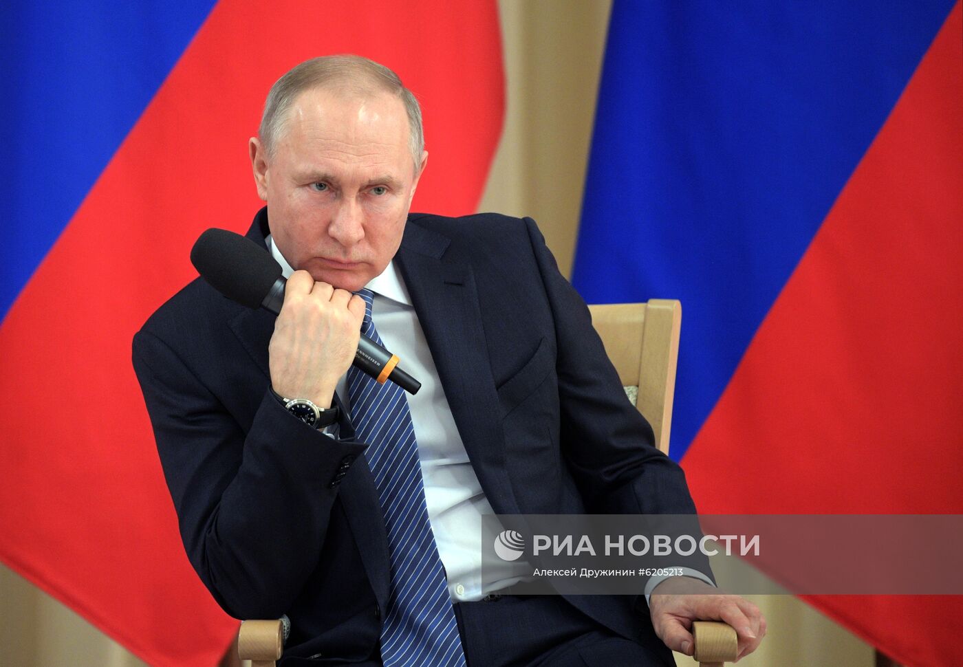 Президент РФ В. Путин провел встречу с представителями предпринимательского сообщества