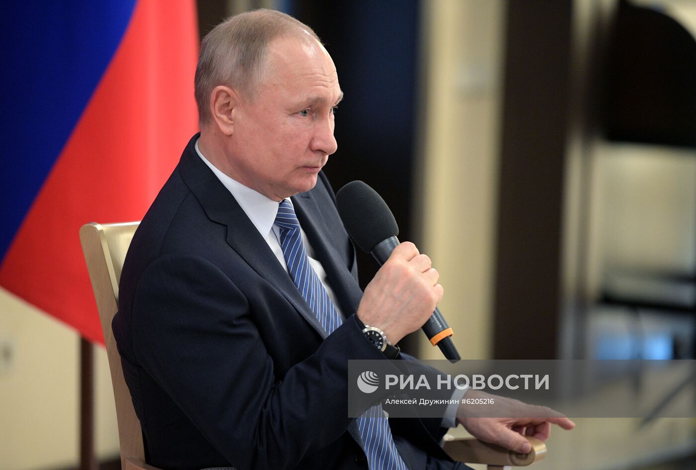 Президент РФ В. Путин провел встречу с представителями предпринимательского сообщества