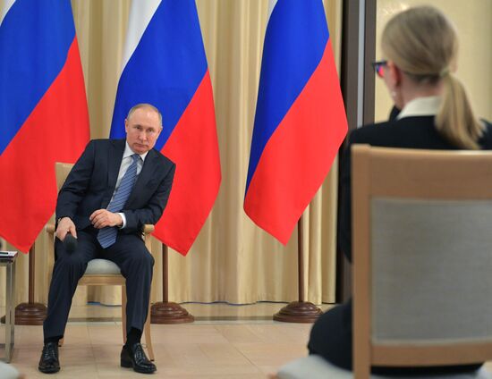 Президент РФ В. Путин провел встречу с представителями предпринимательского сообщества