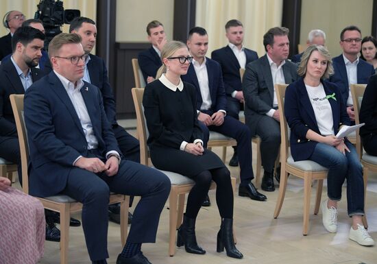 Президент РФ В. Путин провел встречу с представителями предпринимательского сообщества