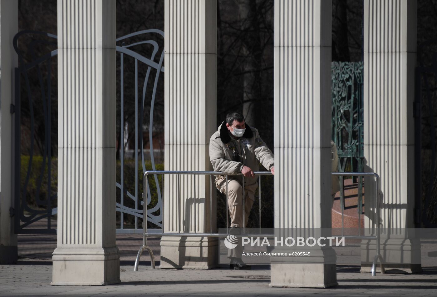 Закрытие парков в Москве 