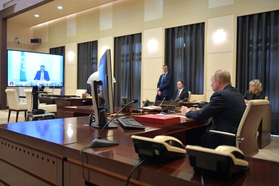 Президент РФ В. Путин принял участие в саммите лидеров "Большой двадцатки" по коронавирусу в режиме видеоконференции