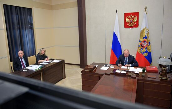 Президент РФ В. Путин принял участие в саммите лидеров "Большой двадцатки" по коронавирусу в режиме видеоконференции