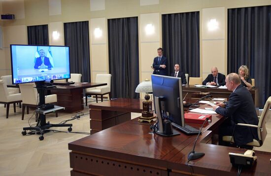 Президент РФ В. Путин принял участие в саммите лидеров "Большой двадцатки" по коронавирусу в режиме видеоконференции