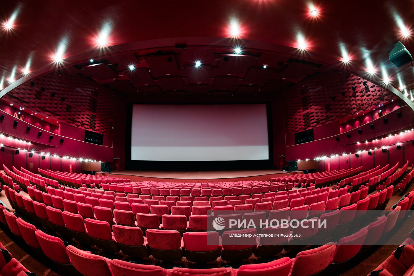 Киноцентр "Октябрь" приостановил работу в связи с пандемией коронавируса