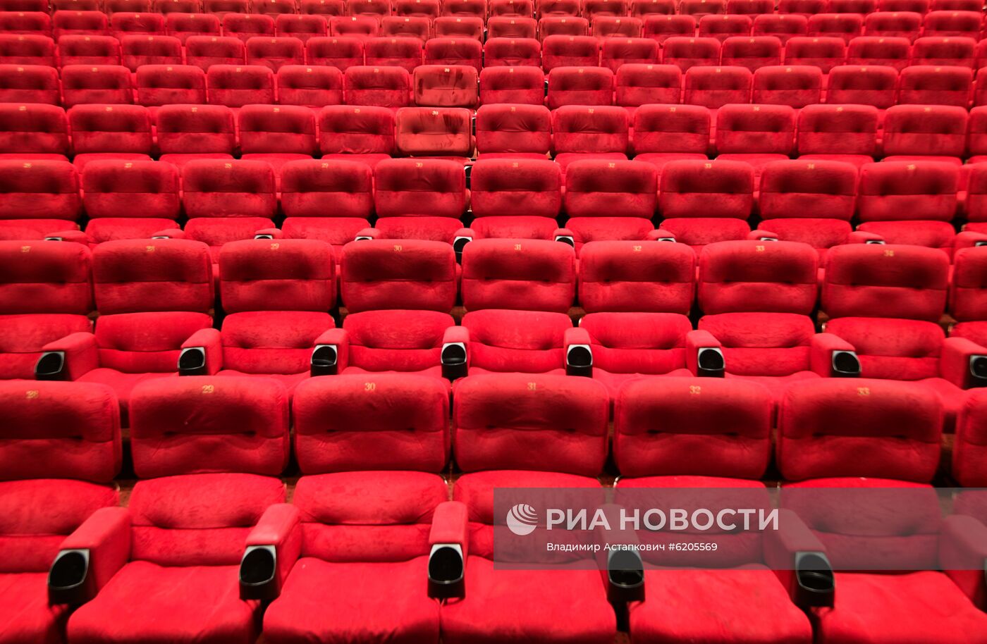 Киноцентр "Октябрь" приостановил работу в связи с пандемией коронавируса