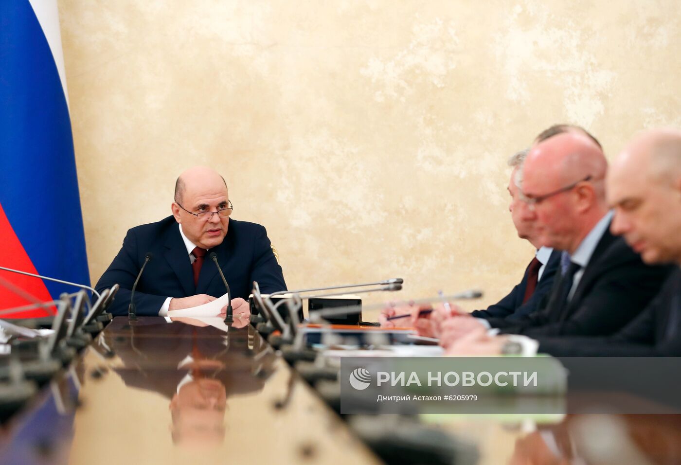 Премьер-министр РФ М. Мишустин провел заседание президиума Координационного совета по борьбе с коронавирусной инфекцией