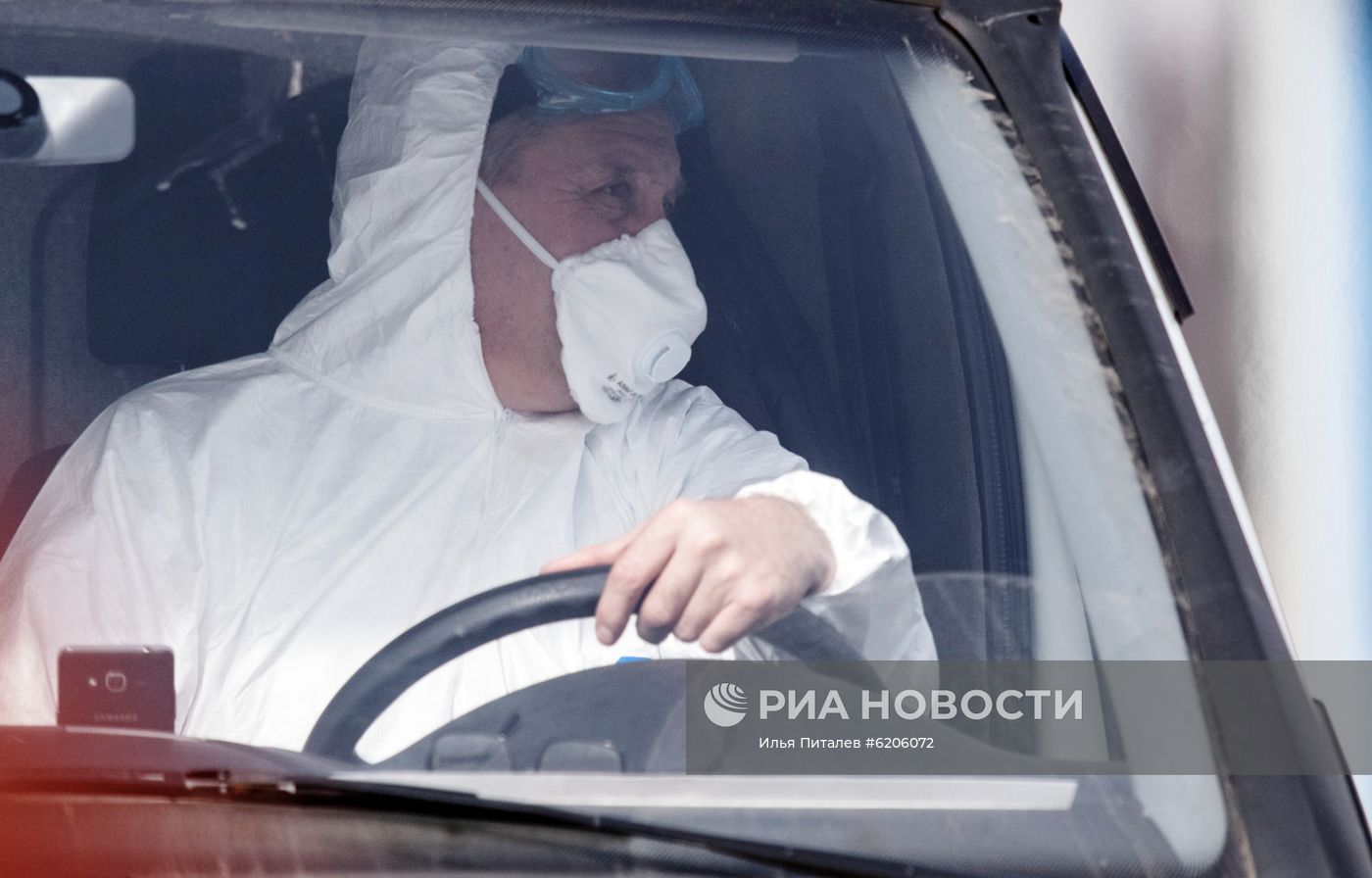 Больница в Коммунарке продолжает принимать пациентов с подозрением на коронавирус