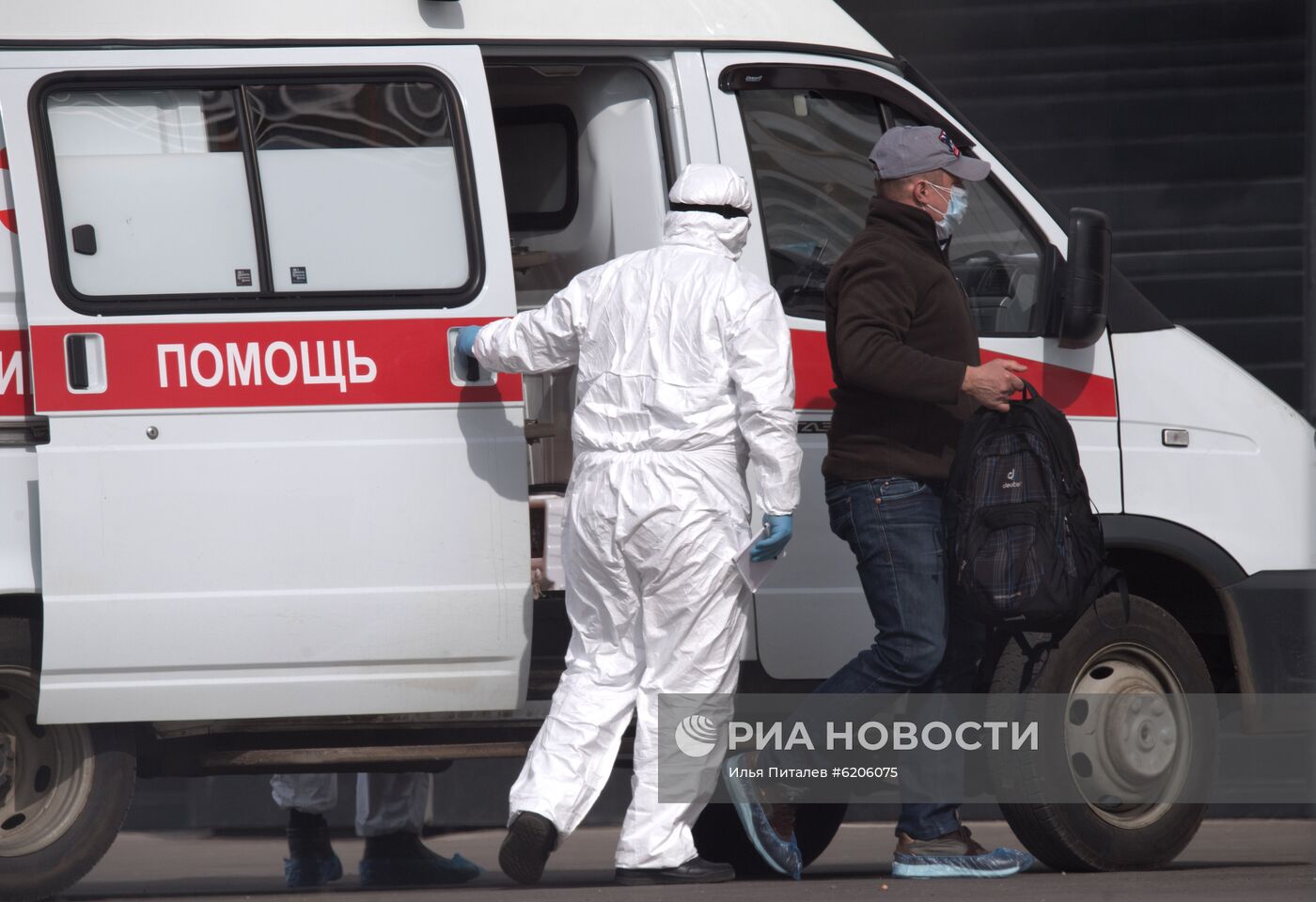 Больница в Коммунарке продолжает принимать пациентов с подозрением на коронавирус