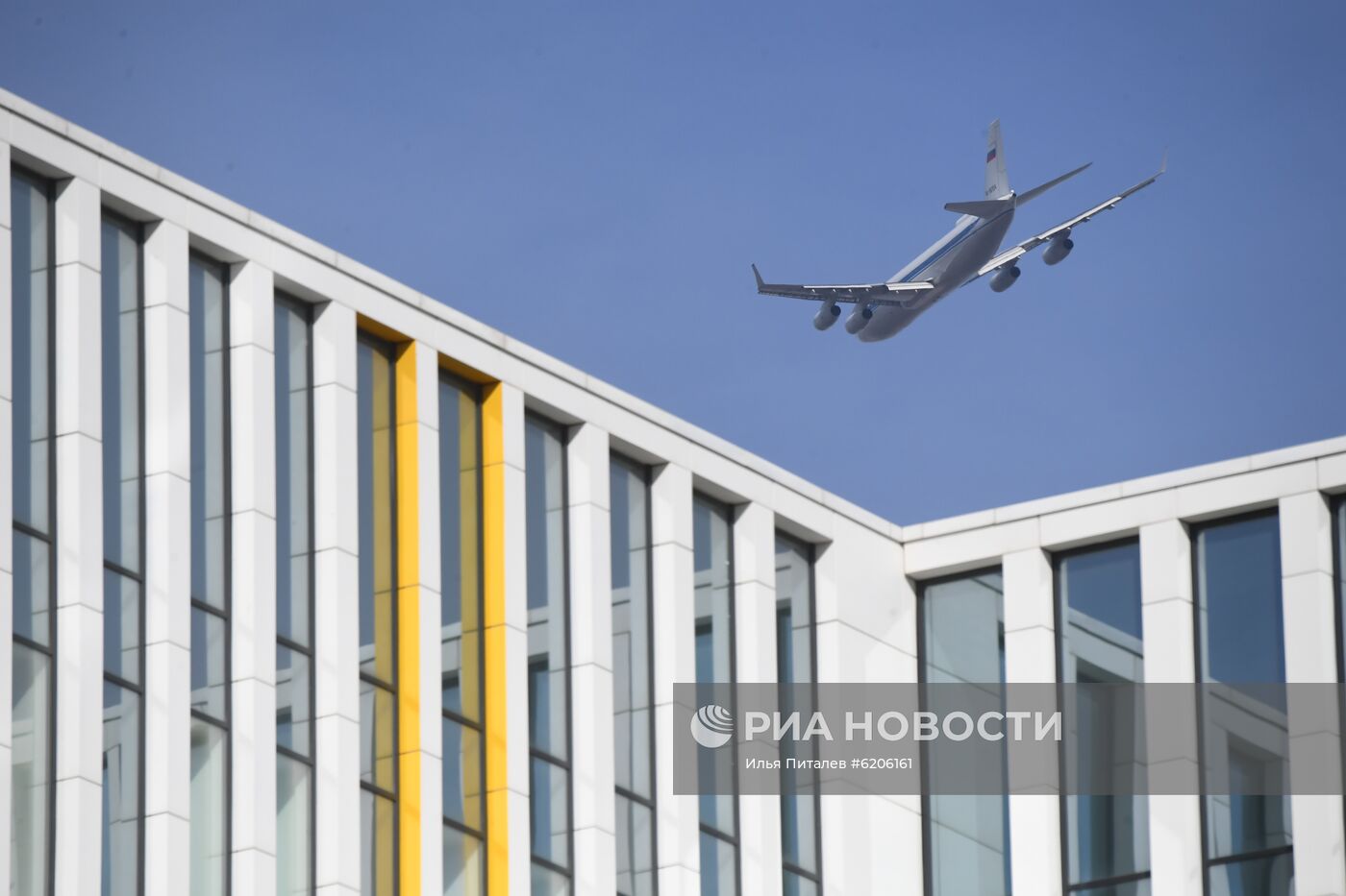 Больница в Коммунарке продолжает принимать пациентов с подозрением на коронавирус