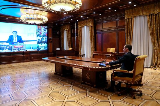 Зампред Совета безопасности РФ Д. Медведев провел совещание по вопросу "Актуальные проблемы при внедрении технологий связи 5G в РФ и пути их решения"