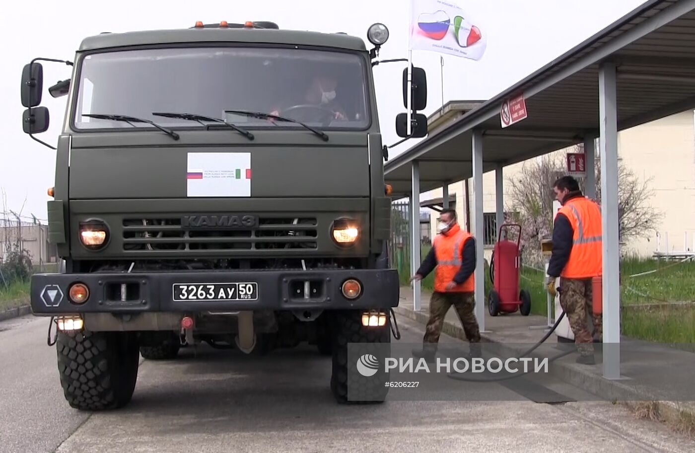 Российские военные специалисты приступили к работе в Бергамо