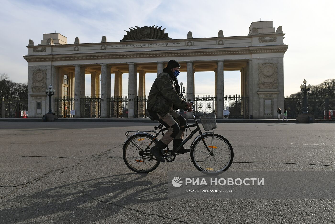 Закрытие парков в Москве