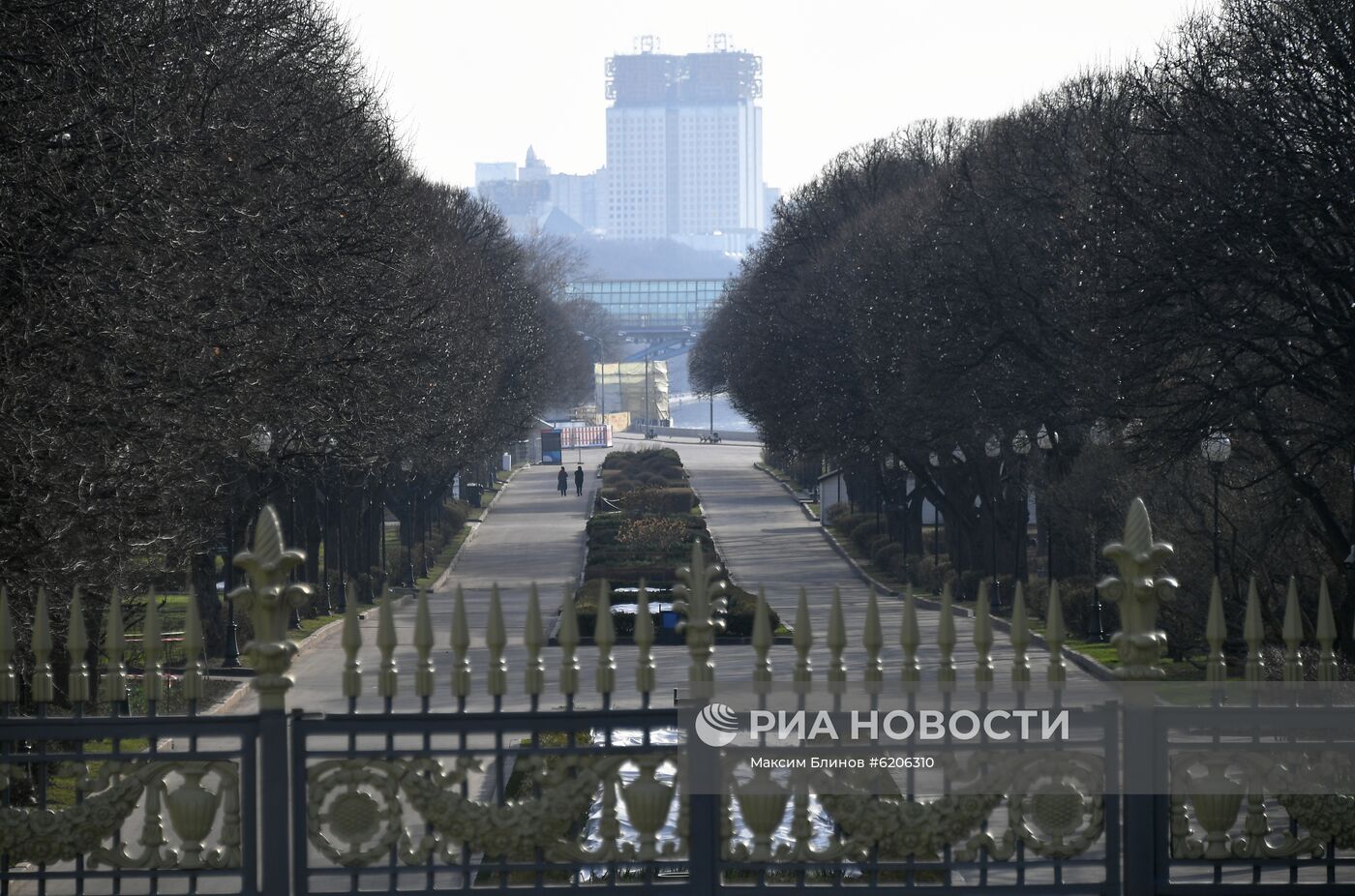 Закрытие парков в Москве