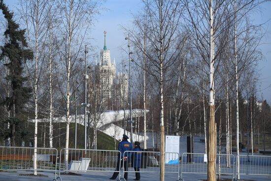 Закрытие парков в Москве