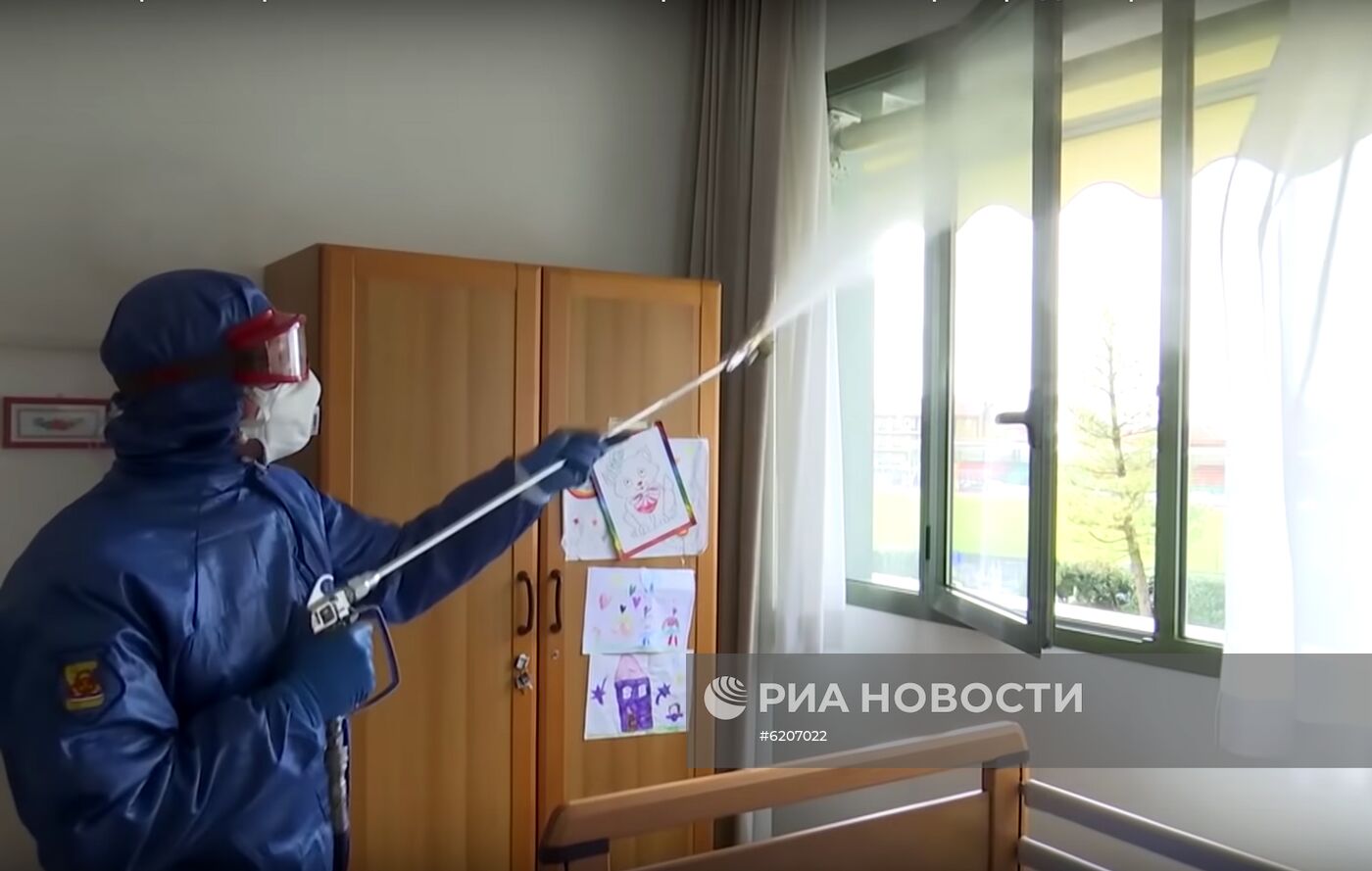Российские военные продезинфицировали пансионат для пожилых людей в пригороде Бергамо