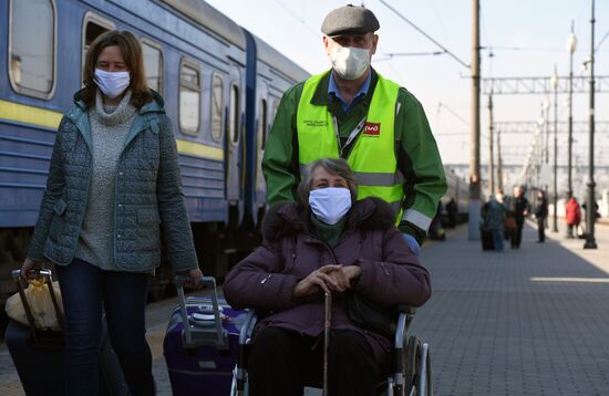 Прибытие спецпоезда с гражданами РФ из Киева 