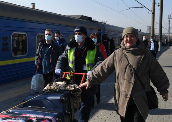 Прибытие спецпоезда с гражданами РФ из Киева 