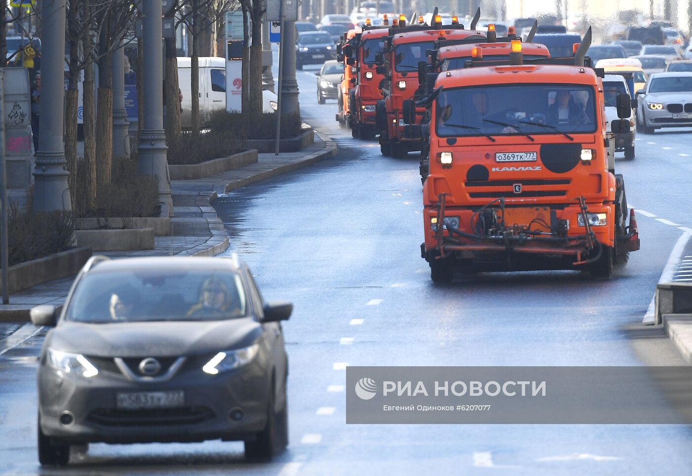 Промывка дорог и тротуаров с использованием специального моющего средства