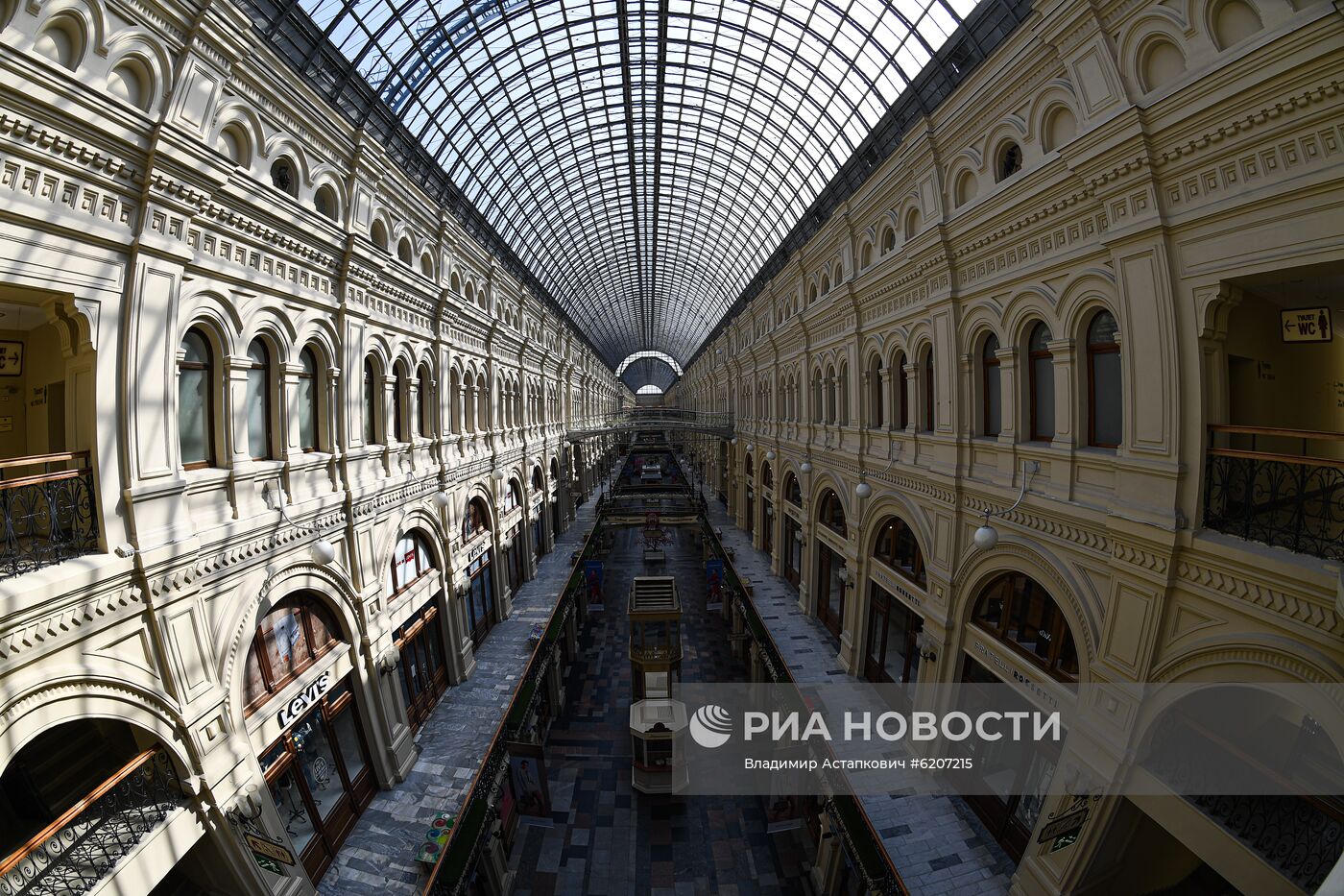 ГУМ приостановил работу в связи с пандемией коронавируса