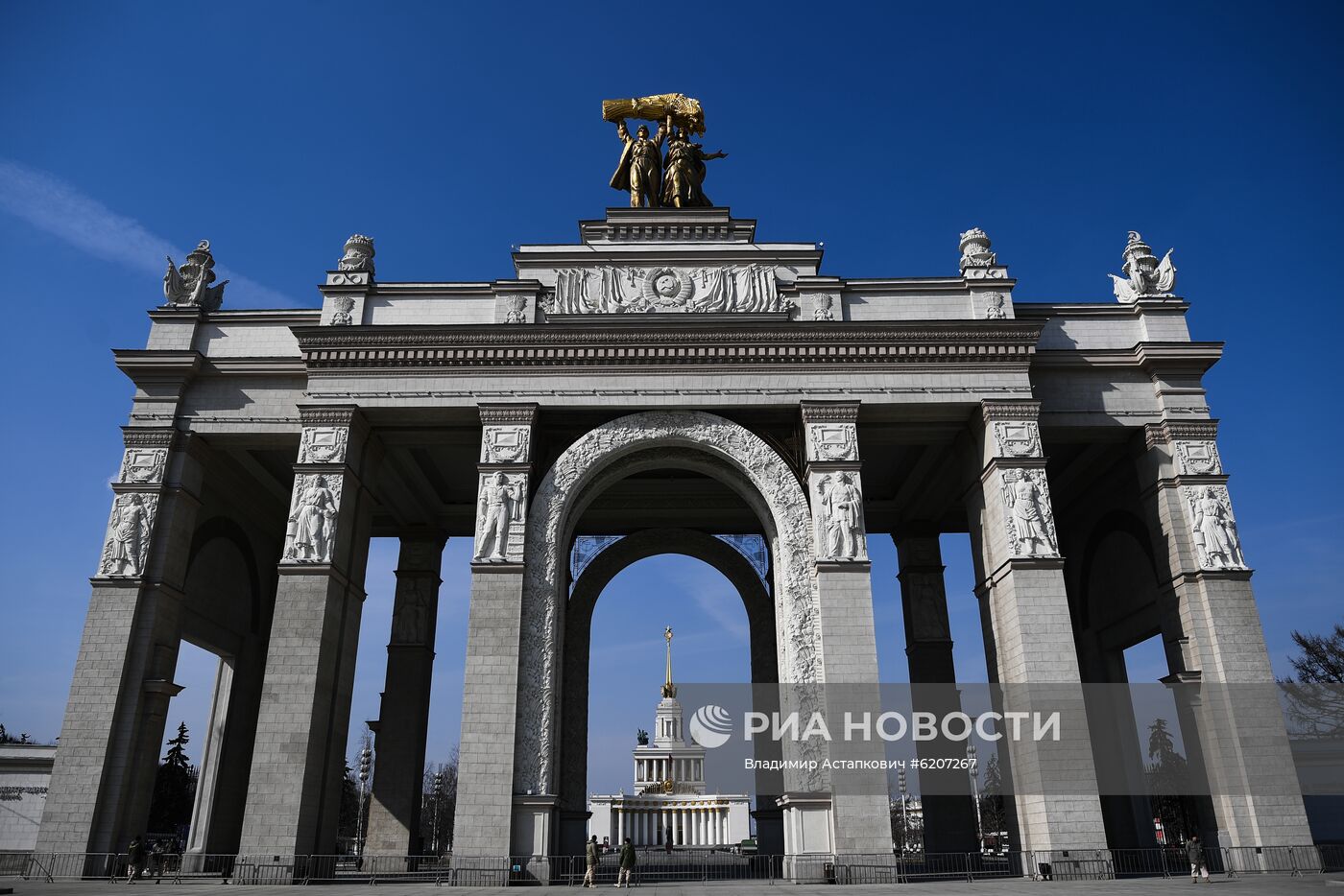 Закрытие парков в Москве