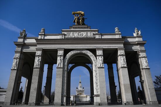 Закрытие парков в Москве