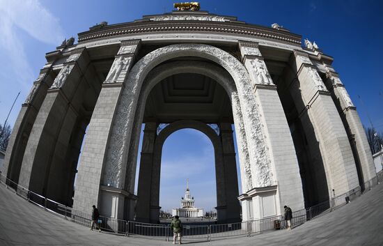 Закрытие парков в Москве
