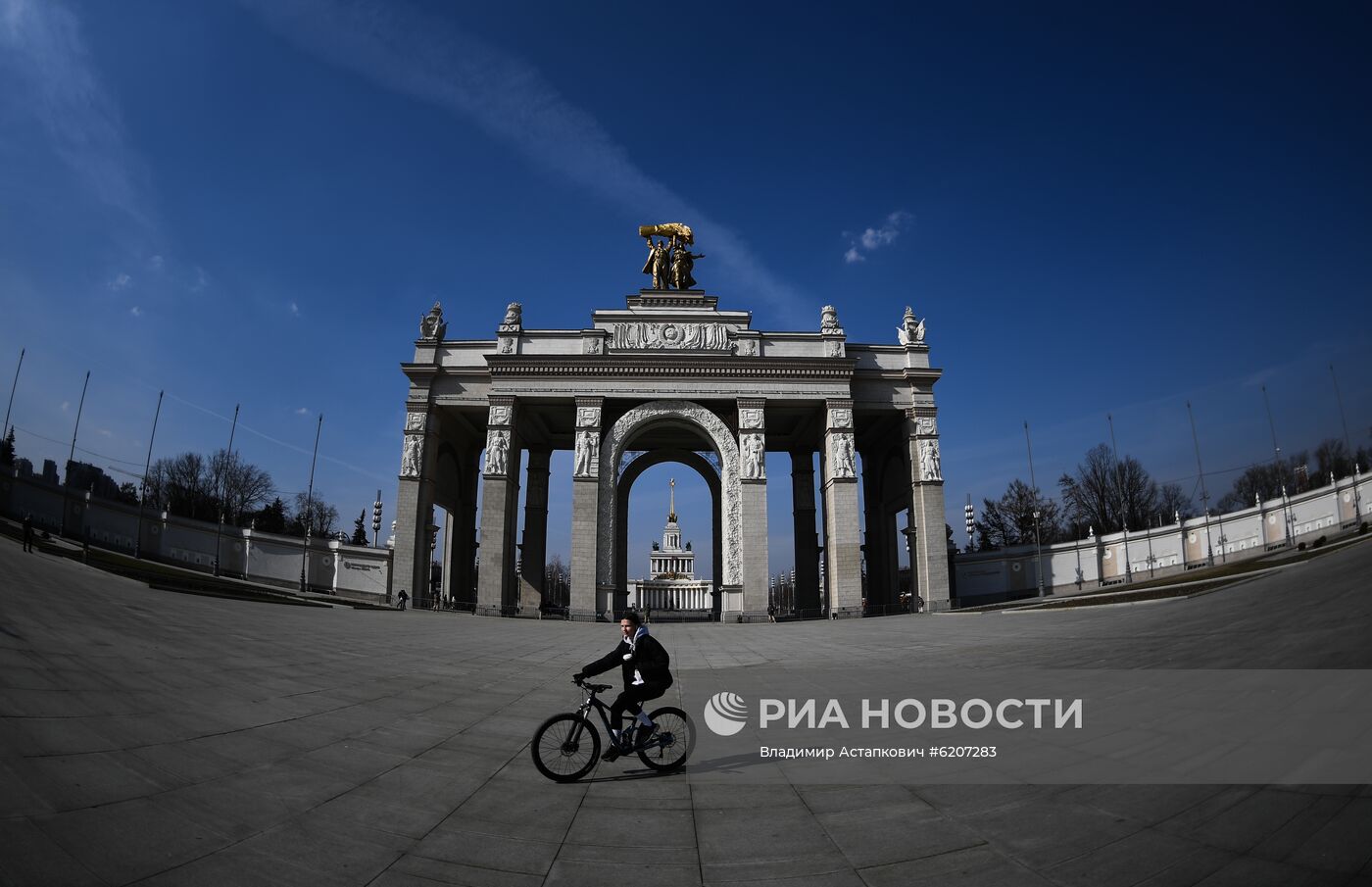 Закрытие парков в Москве