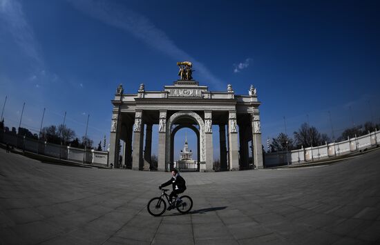 Закрытие парков в Москве