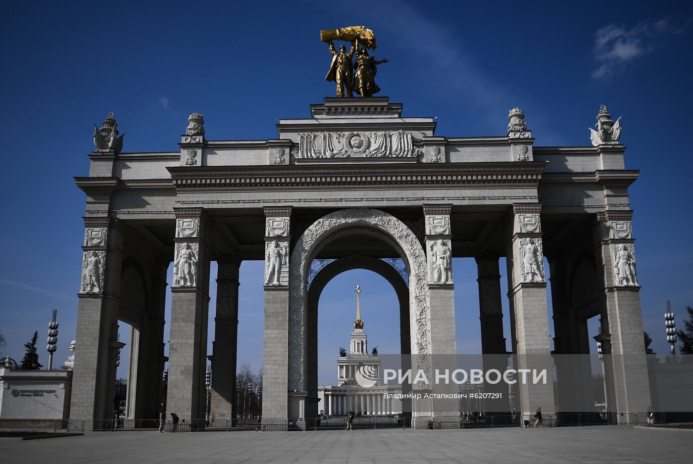 Закрытие парков в Москве