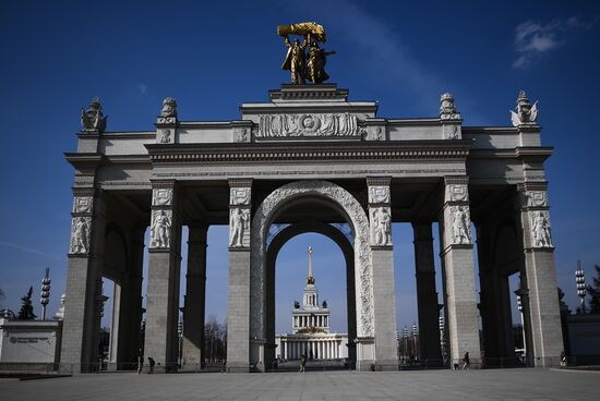 Закрытие парков в Москве