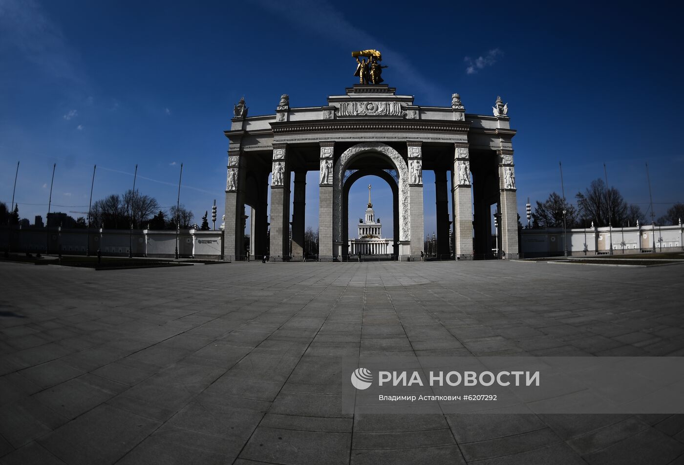 Закрытие парков в Москве