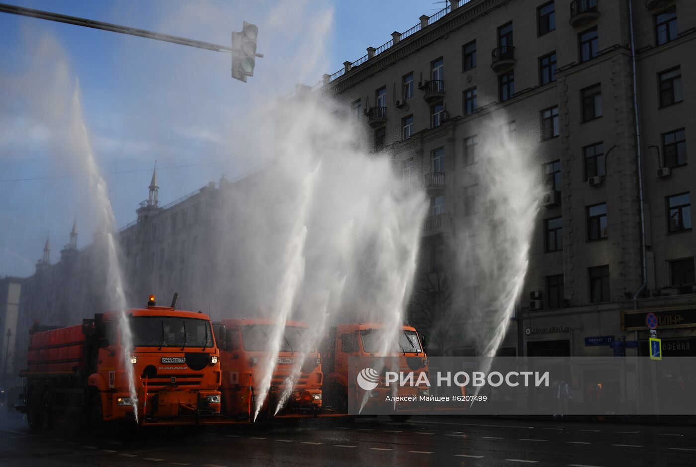 Промывка дорог и тротуаров с использованием специального моющего средства