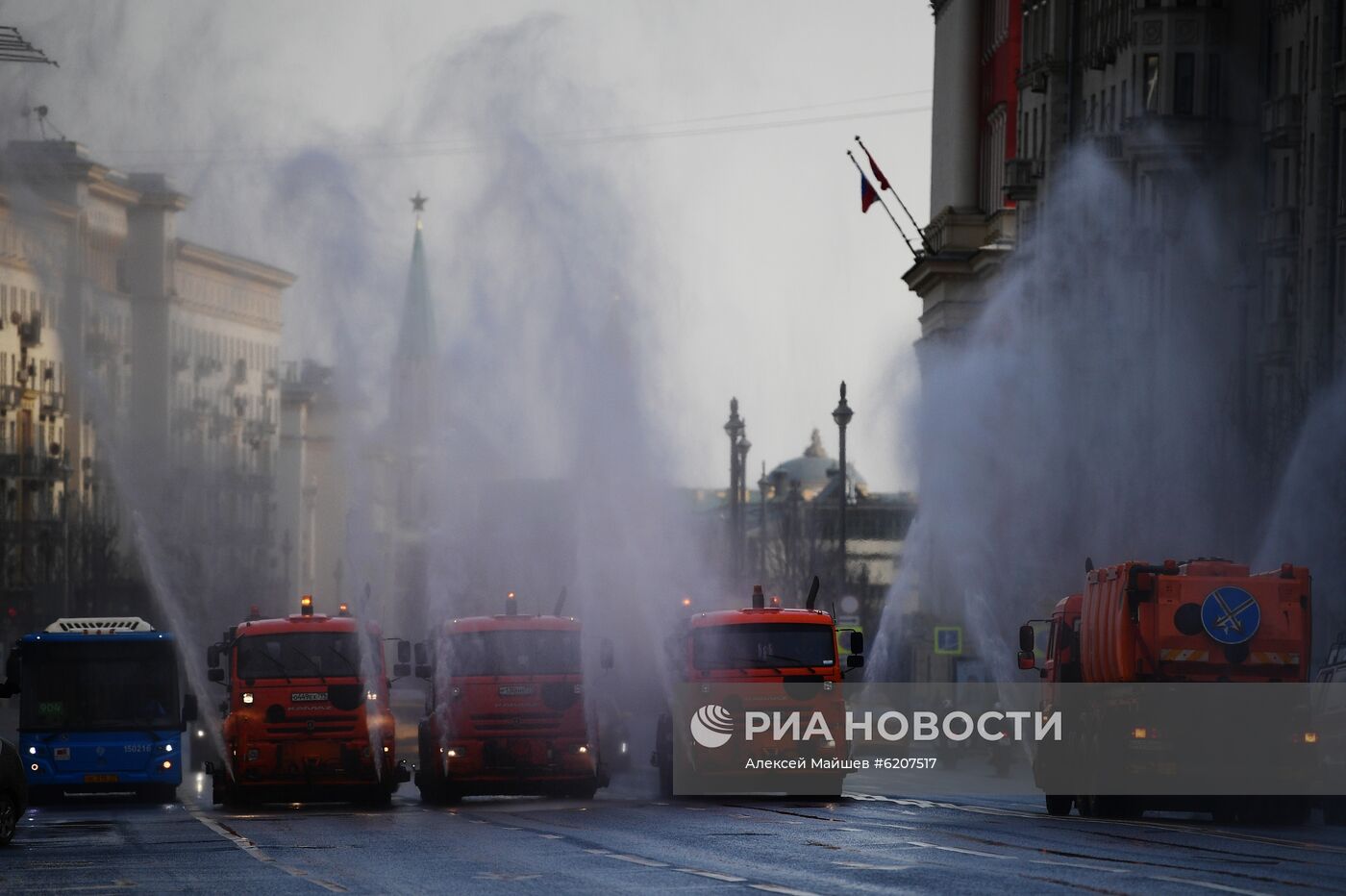 Промывка дорог и тротуаров с использованием специального моющего средства