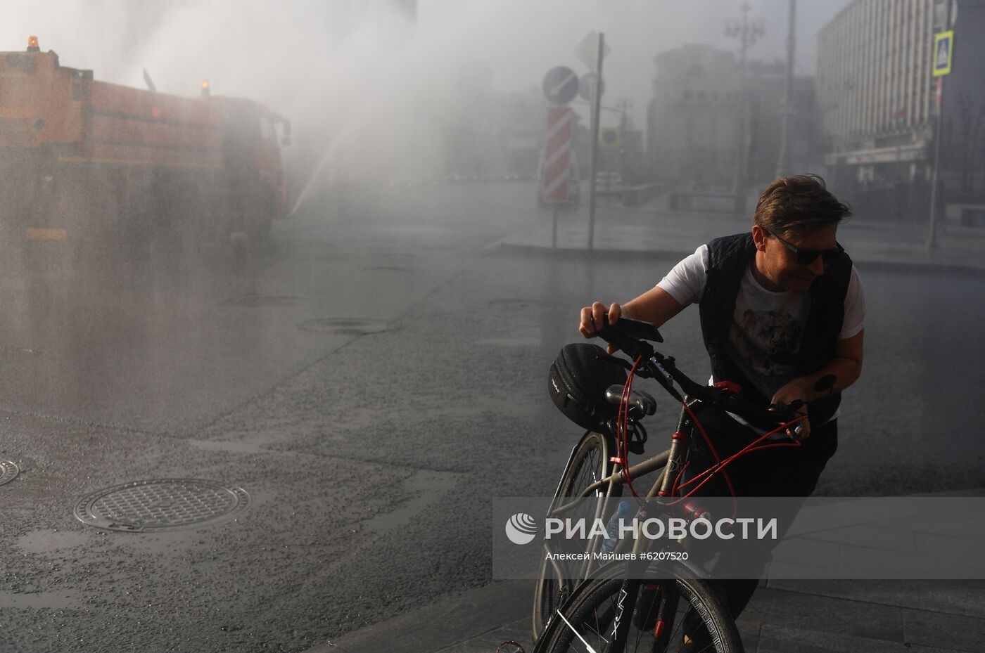 Промывка дорог и тротуаров с использованием специального моющего средства