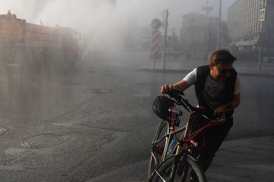Промывка дорог и тротуаров с использованием специального моющего средства